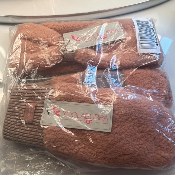 Koolaburra by Ugg Cafe Crème glove and headband set - Picture 4 of 5